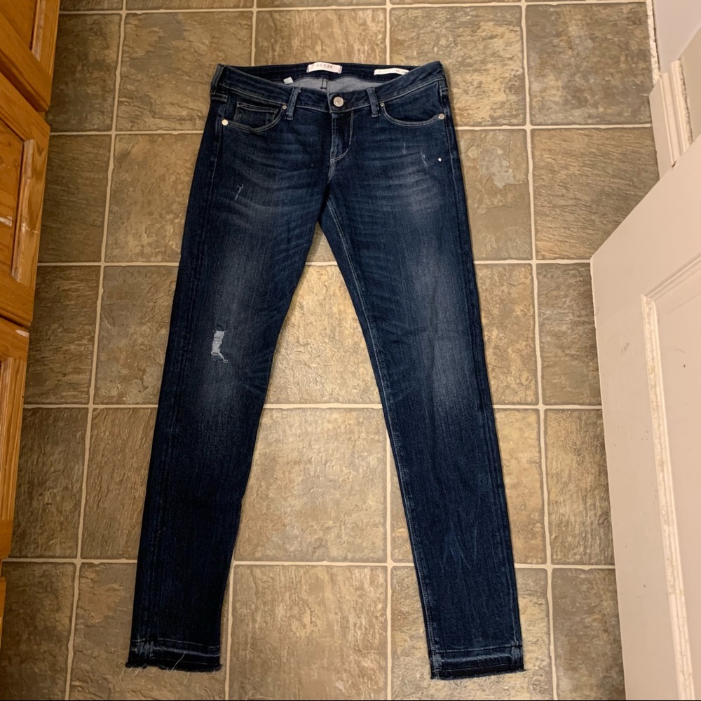 Guess Ultra Low Rise Skinny Jean - 29 reg.